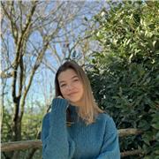 Profesora de inglés de nivel avanzado ofrece clases de gramatica, speaking, listening, etc.
Tengo 20 años, apunto de cumplir 21, y experiencia como profesora de 3 años
